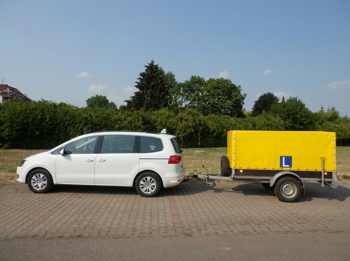 Přívěs valníkový – výcvikové vozidlo skupiny BE / B96, autoškola Hlaváček Jičín